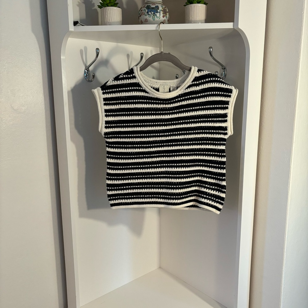 Black and cream striped pullover knit top